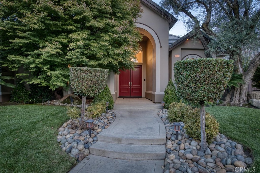 10678 N Medinah Cir, Fresno, CA 93730
