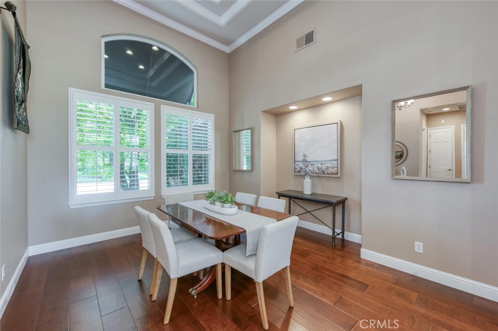 10678 N Medinah Cir, Fresno, CA 93730