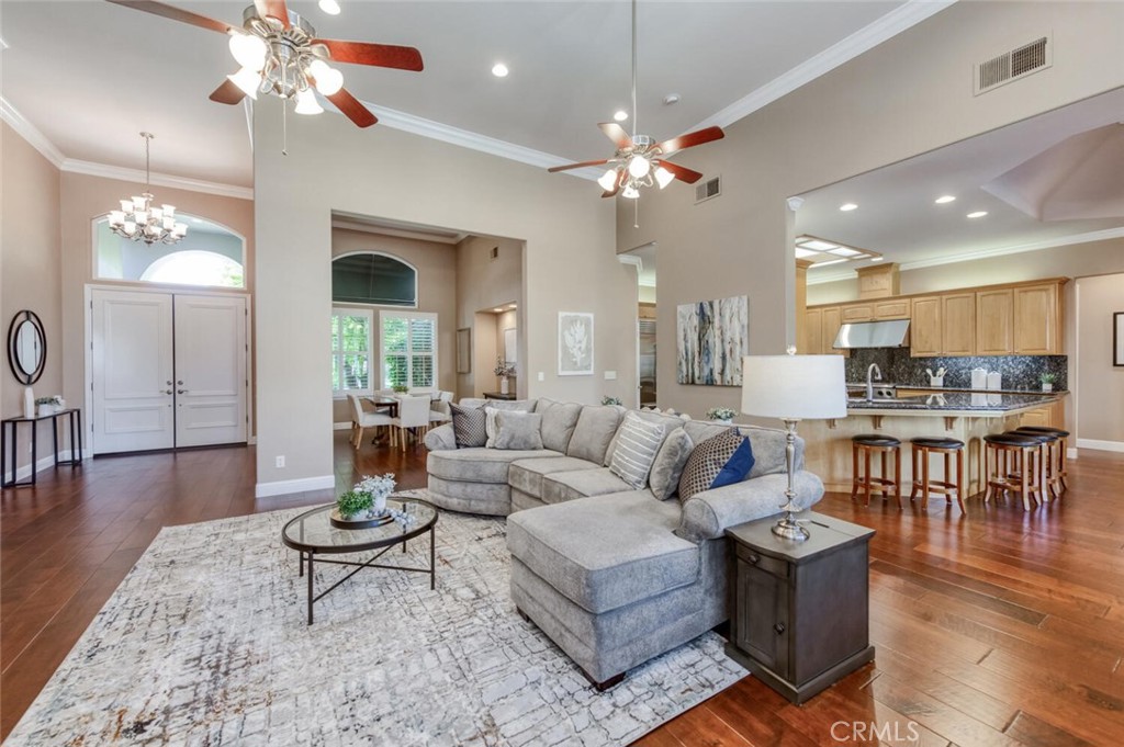 10678 N Medinah Cir, Fresno, CA 93730