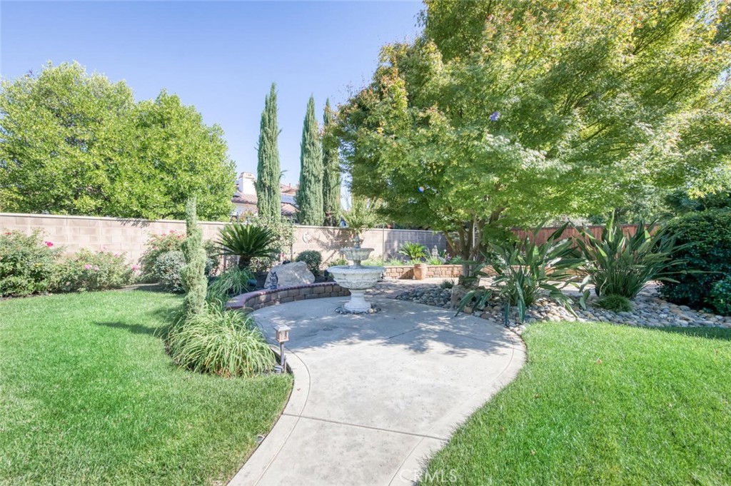 10678 N Medinah Cir, Fresno, CA 93730