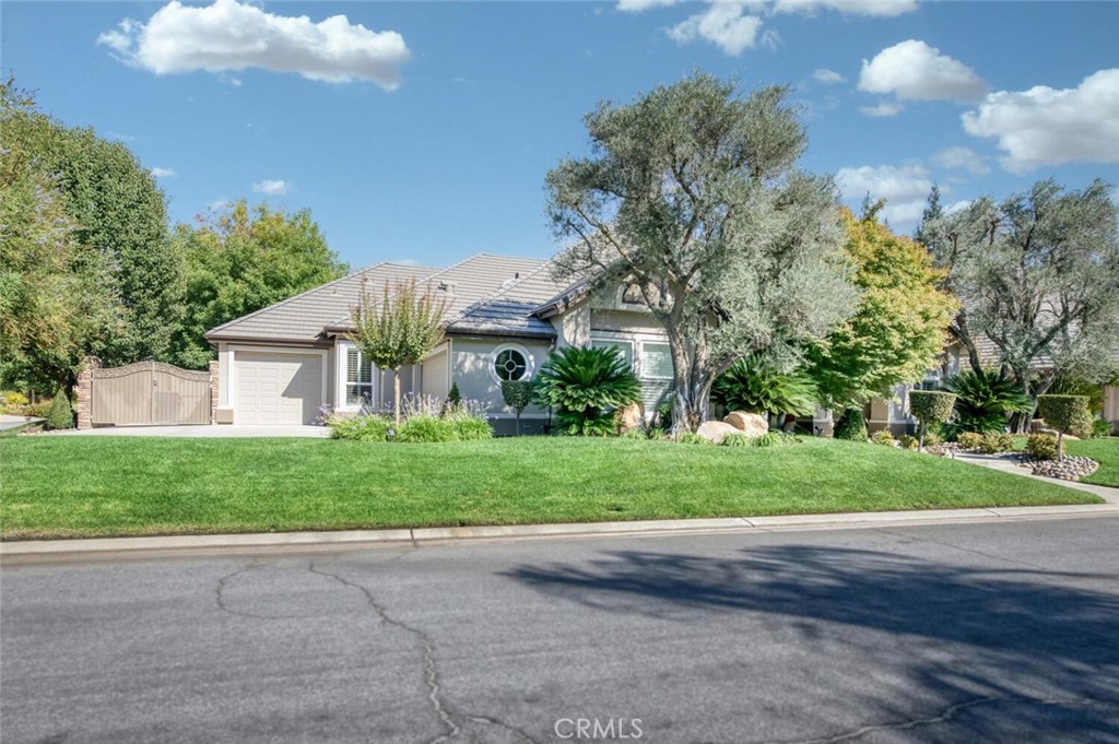 10678 N Medinah Cir, Fresno, CA 93730