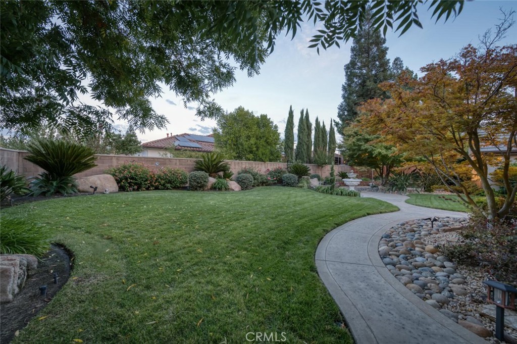 10678 N Medinah Cir, Fresno, CA 93730
