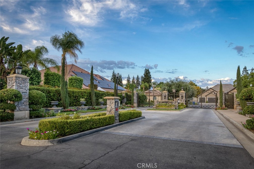 10678 N Medinah Cir, Fresno, CA 93730