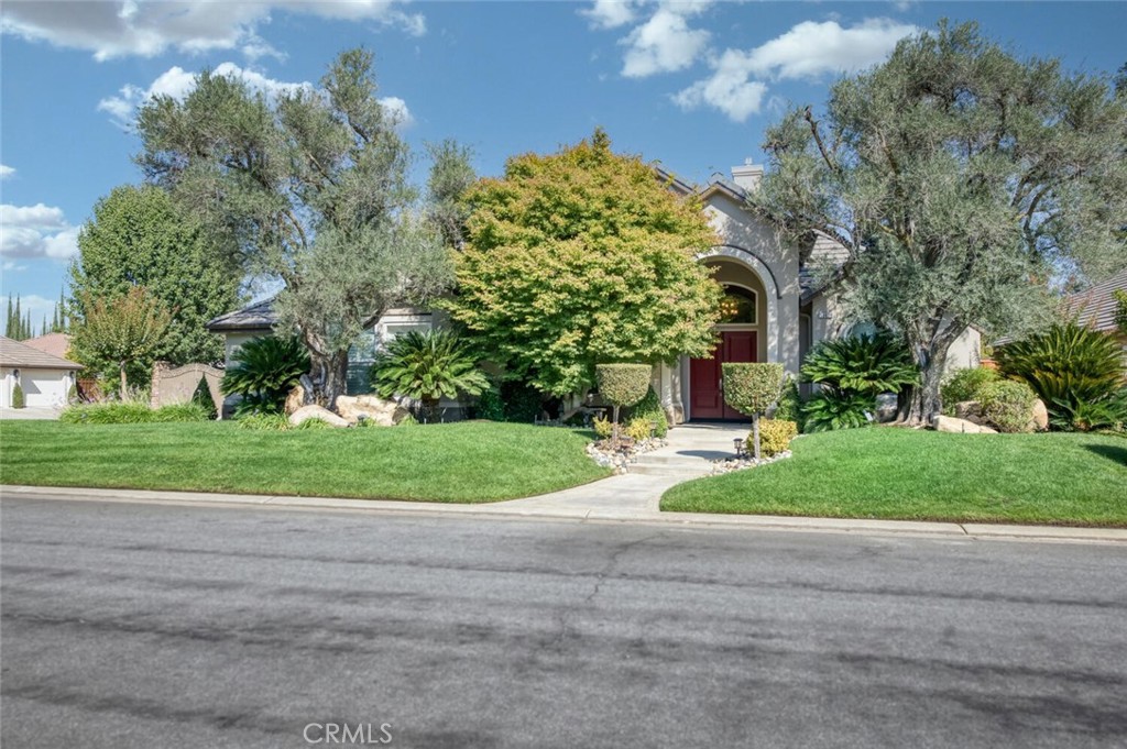 10678 N Medinah Cir, Fresno, CA 93730