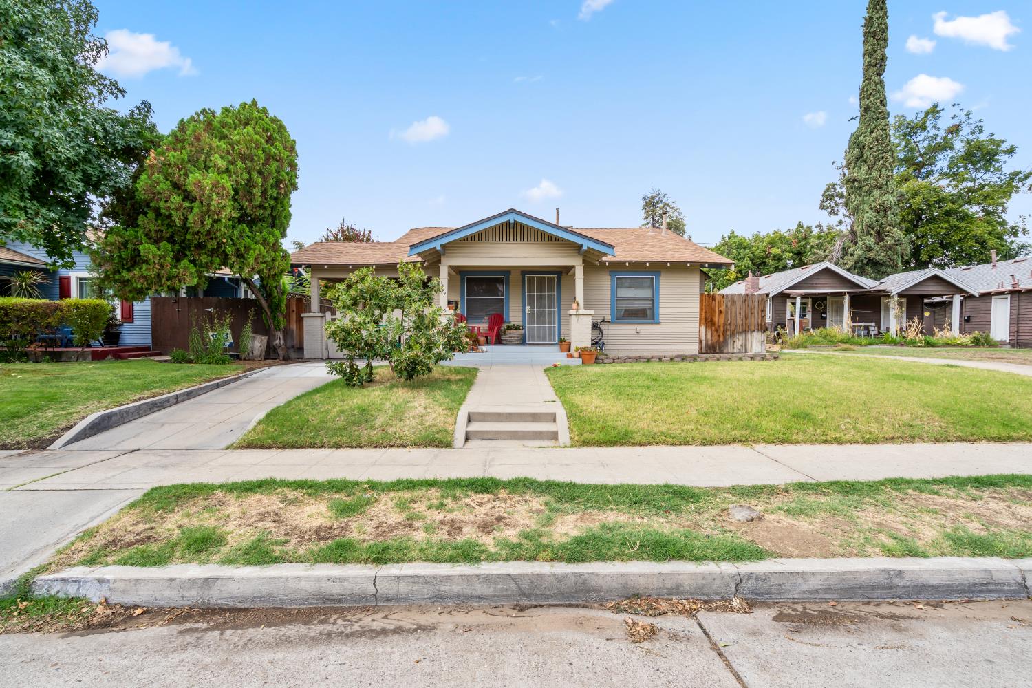 1487 N Roosevelt Ave, Fresno, CA 93728