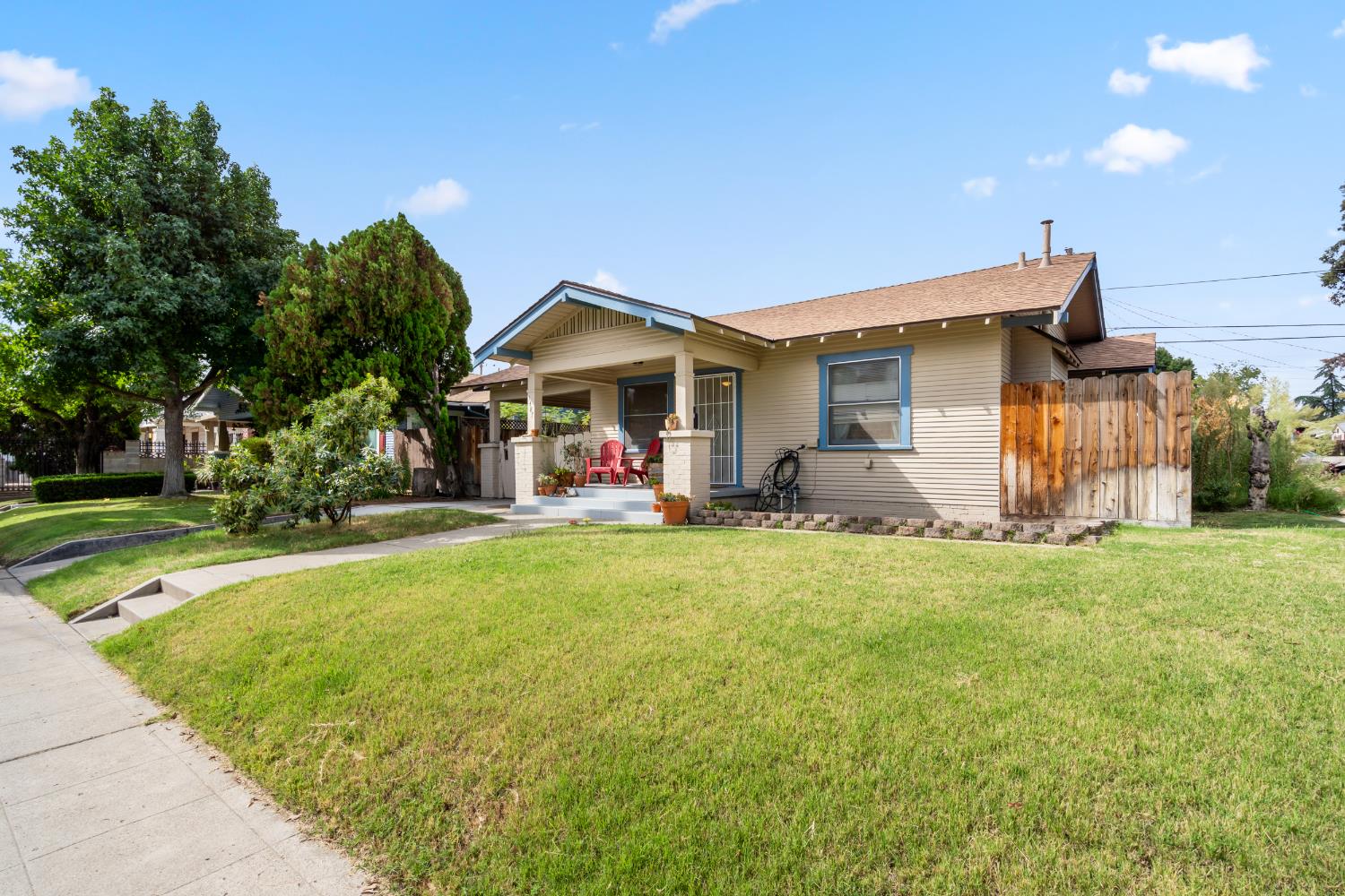 1487 N Roosevelt Ave, Fresno, CA 93728