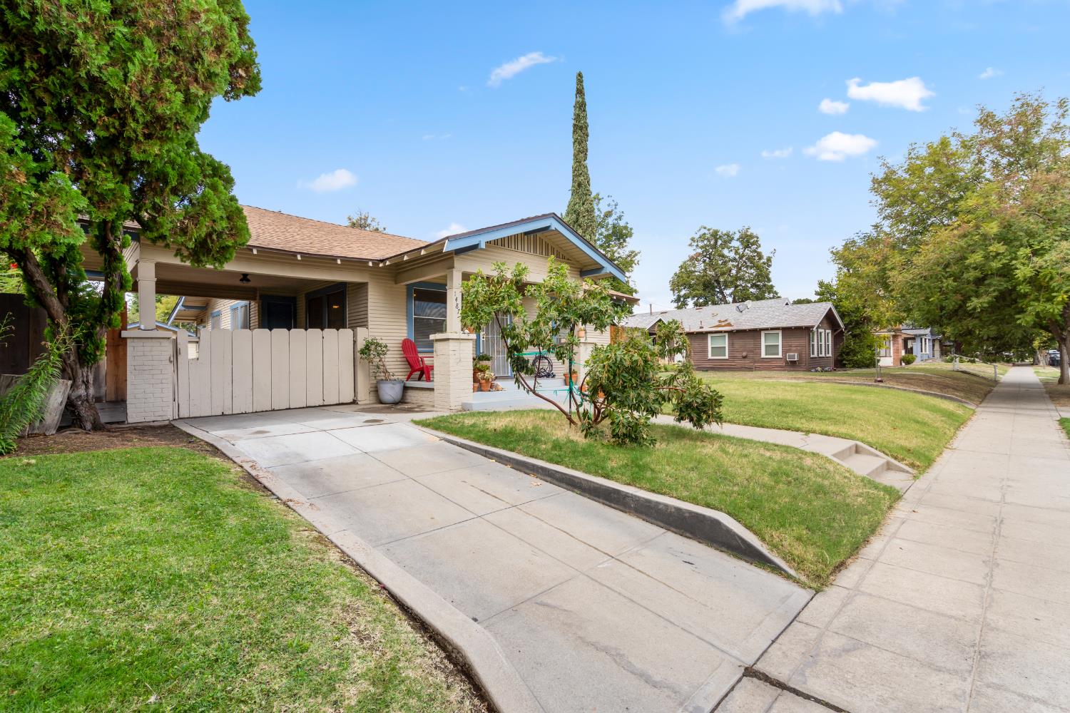 1487 N Roosevelt Ave, Fresno, CA 93728