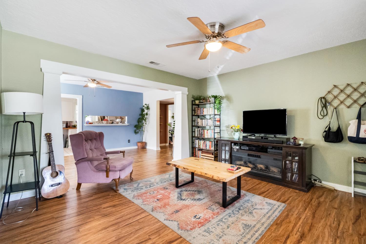 1487 N Roosevelt Ave, Fresno, CA 93728