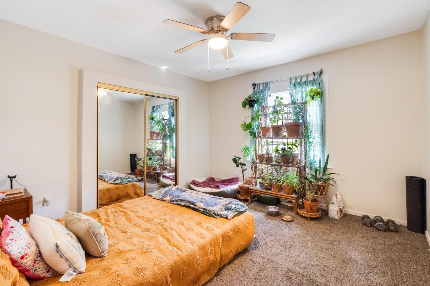 1487 N Roosevelt Ave, Fresno, CA 93728