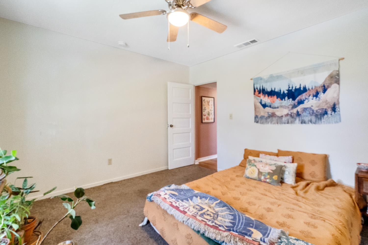 1487 N Roosevelt Ave, Fresno, CA 93728