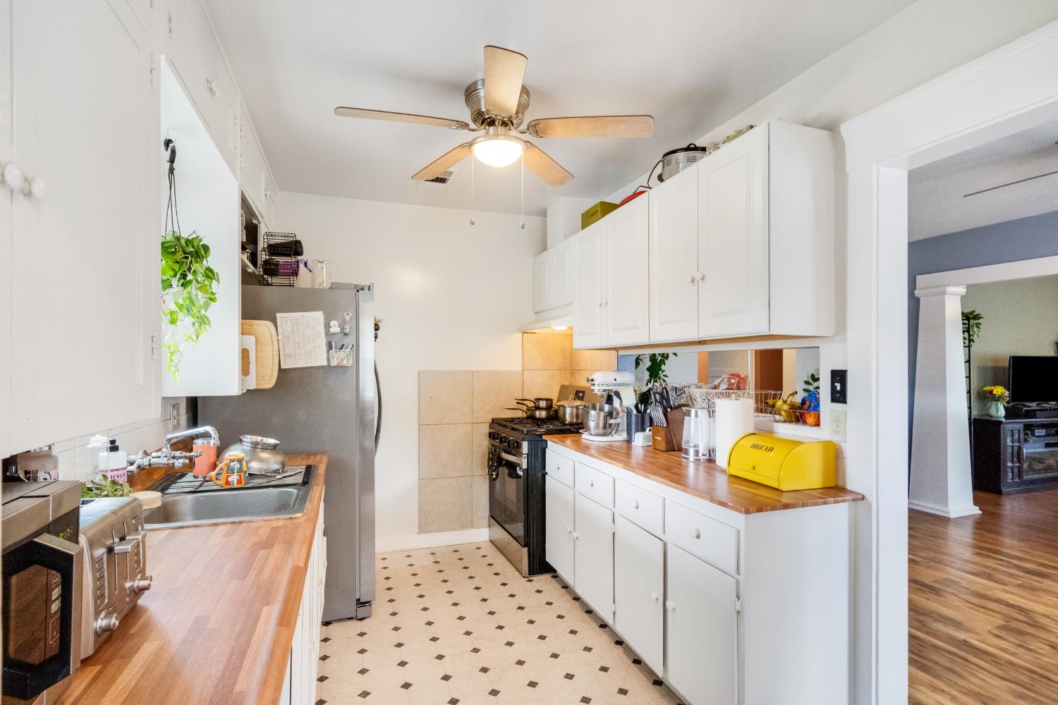 1487 N Roosevelt Ave, Fresno, CA 93728