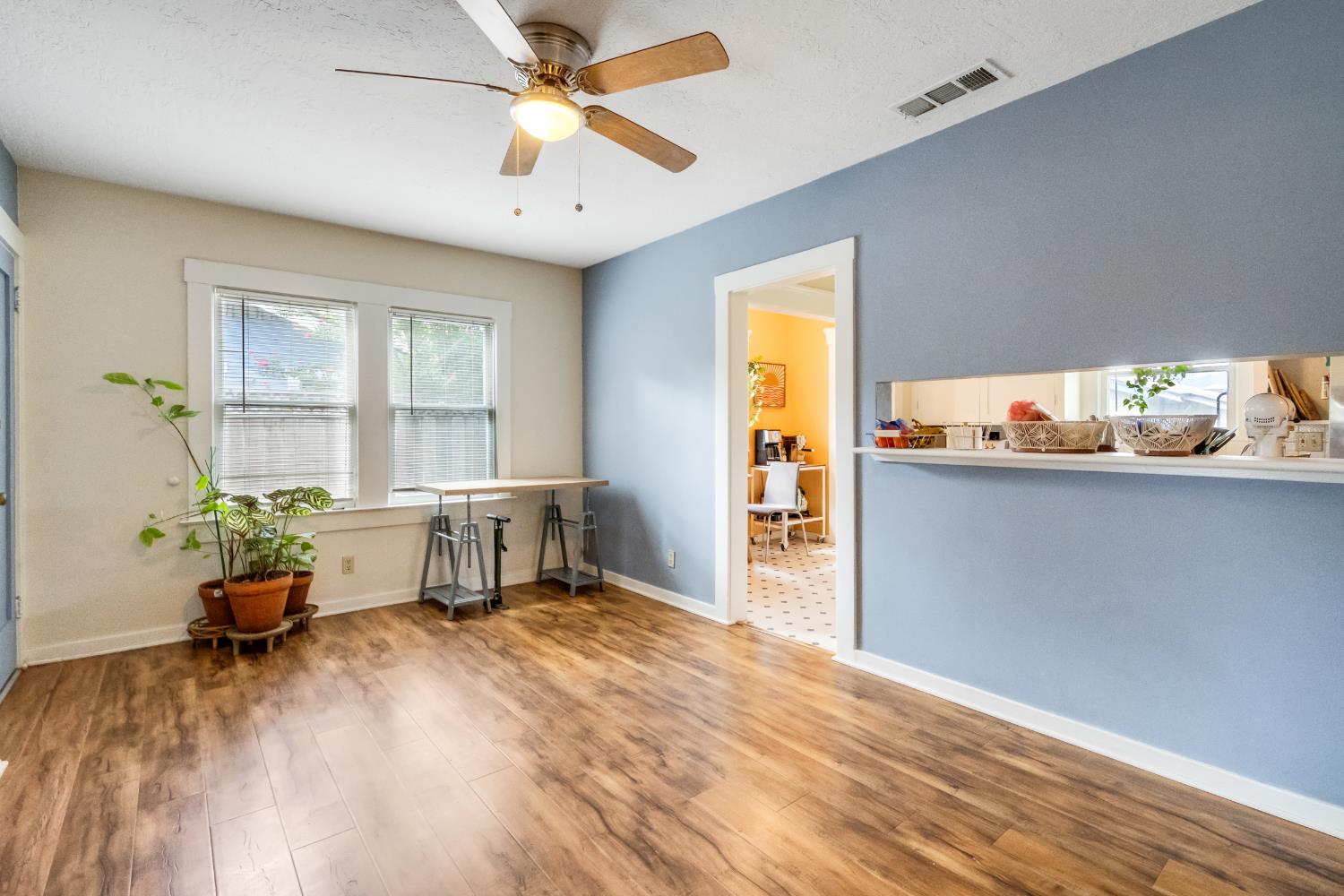 1487 N Roosevelt Ave, Fresno, CA 93728