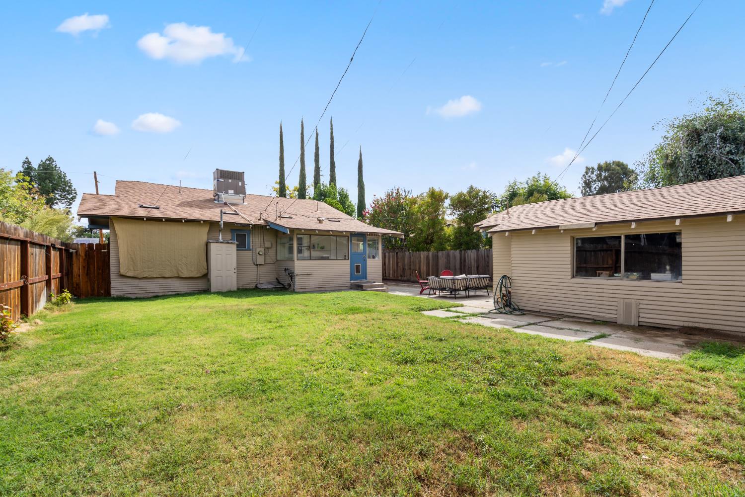 1487 N Roosevelt Ave, Fresno, CA 93728