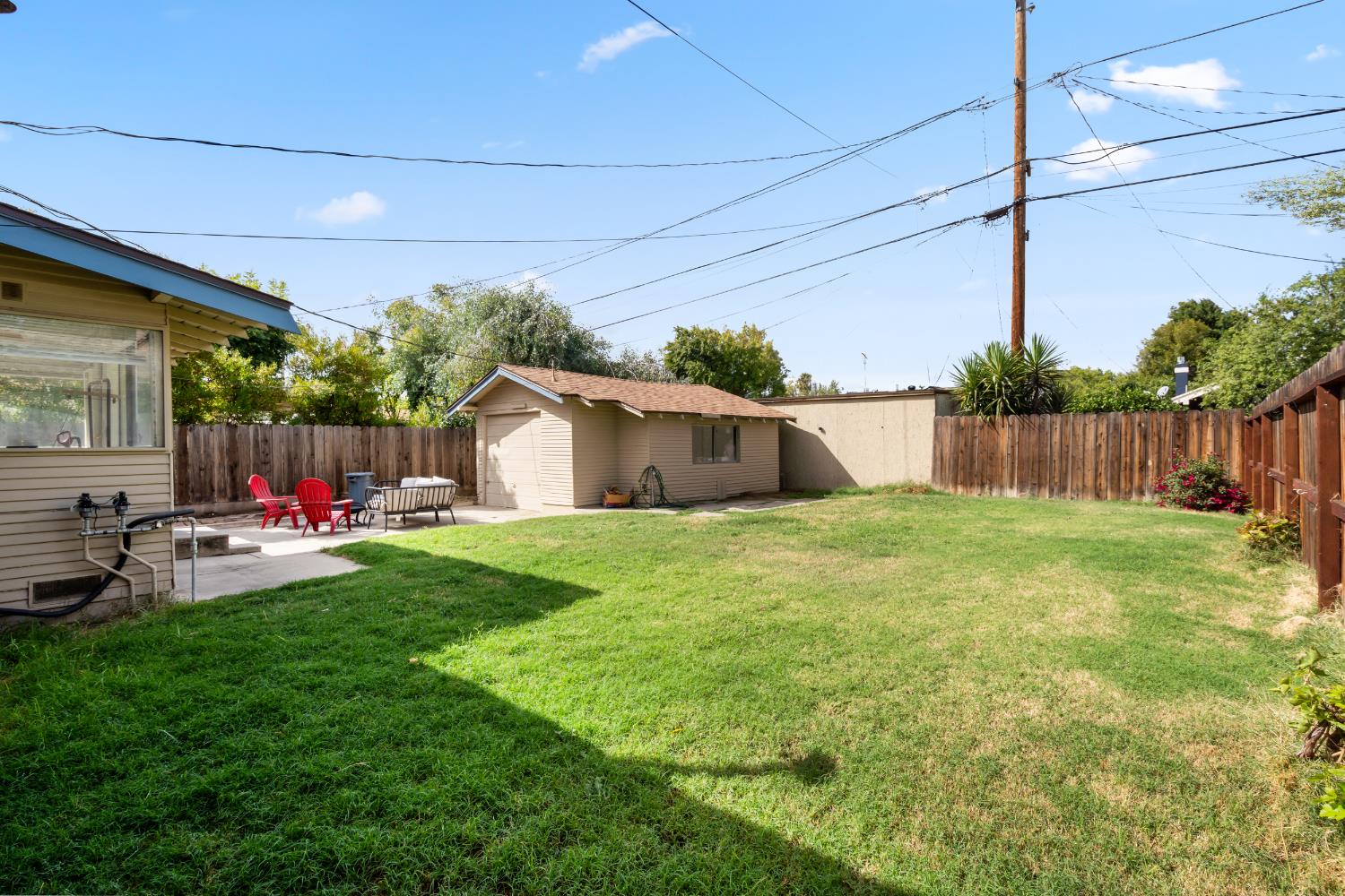 1487 N Roosevelt Ave, Fresno, CA 93728