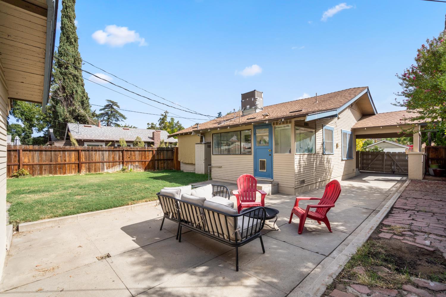 1487 N Roosevelt Ave, Fresno, CA 93728