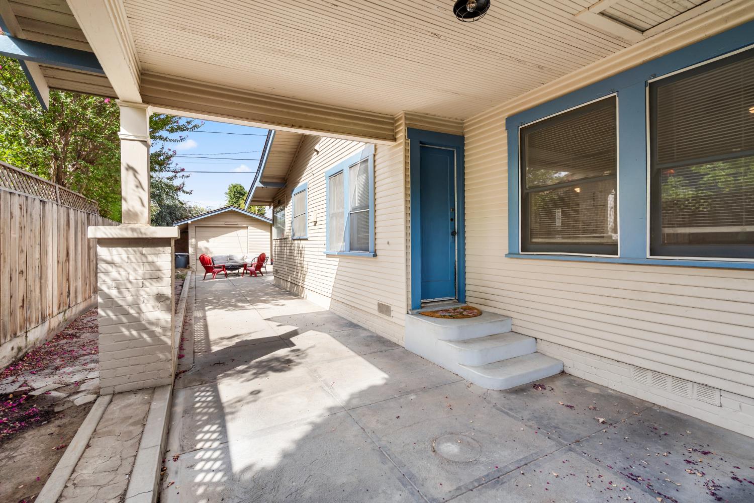 1487 N Roosevelt Ave, Fresno, CA 93728