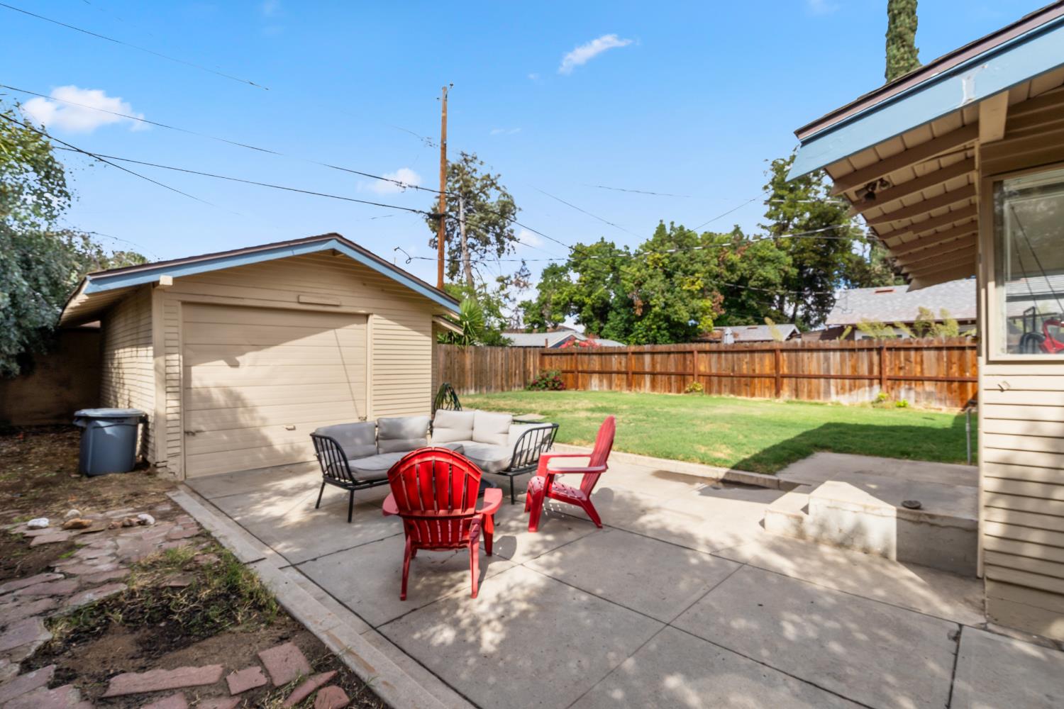 1487 N Roosevelt Ave, Fresno, CA 93728