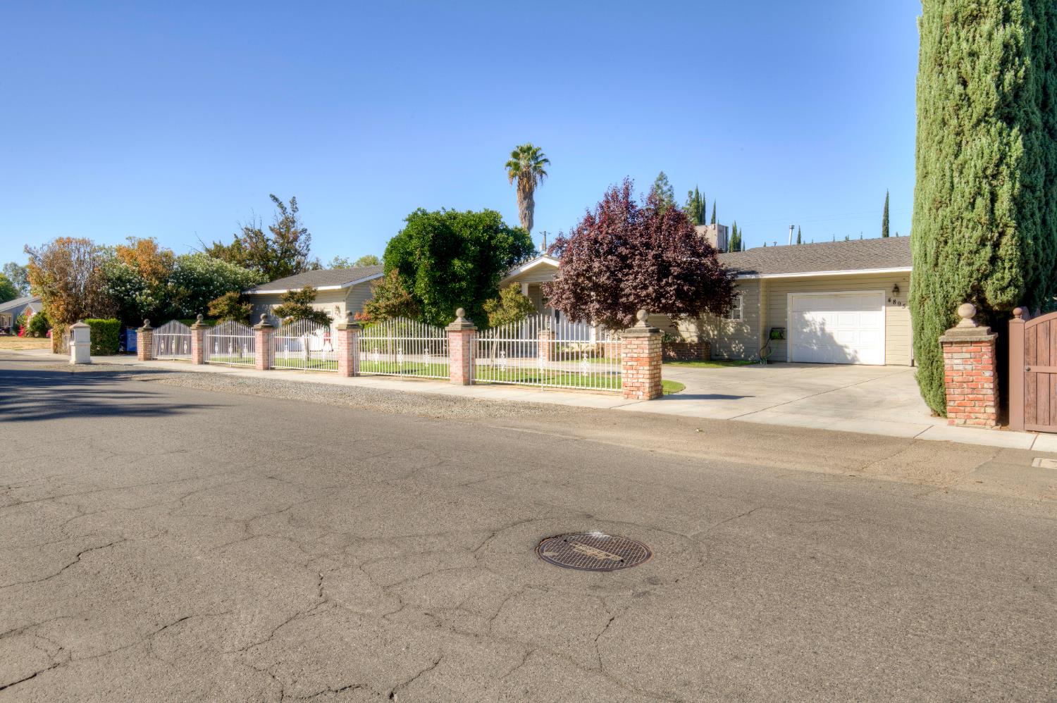 4895 N Thorne Ave, Fresno, CA 93704