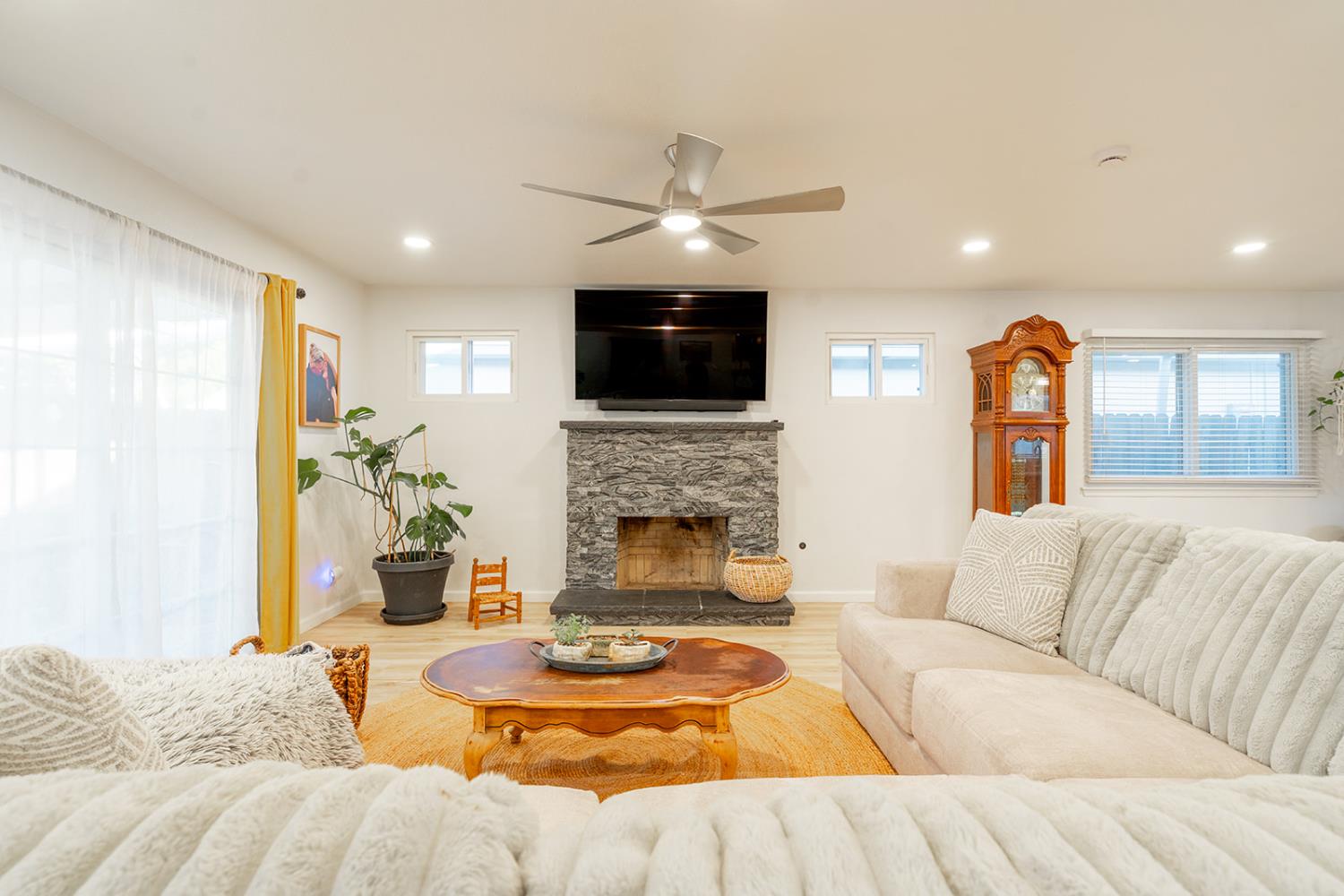 4561 E Norwich Ave, Fresno, CA 93726