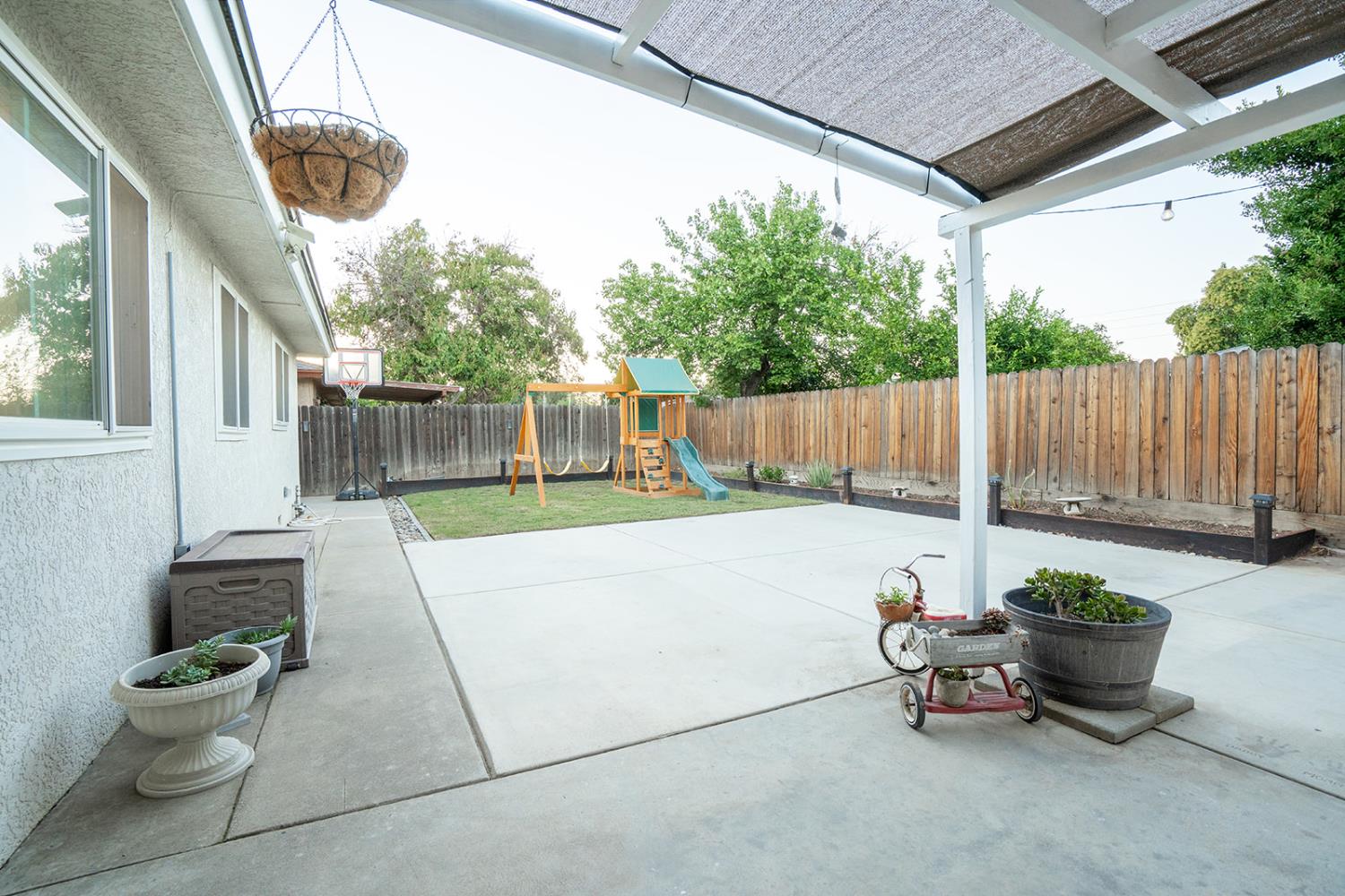 4561 E Norwich Ave, Fresno, CA 93726