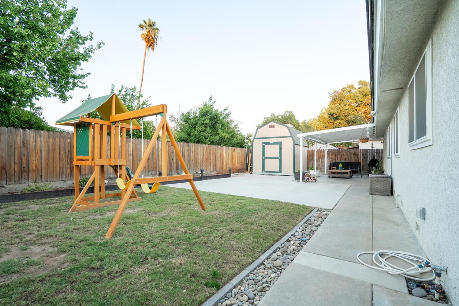 4561 E Norwich Ave, Fresno, CA 93726