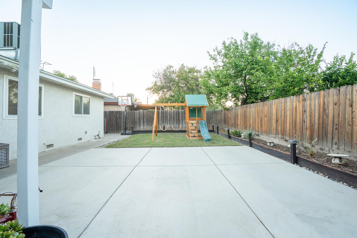 4561 E Norwich Ave, Fresno, CA 93726