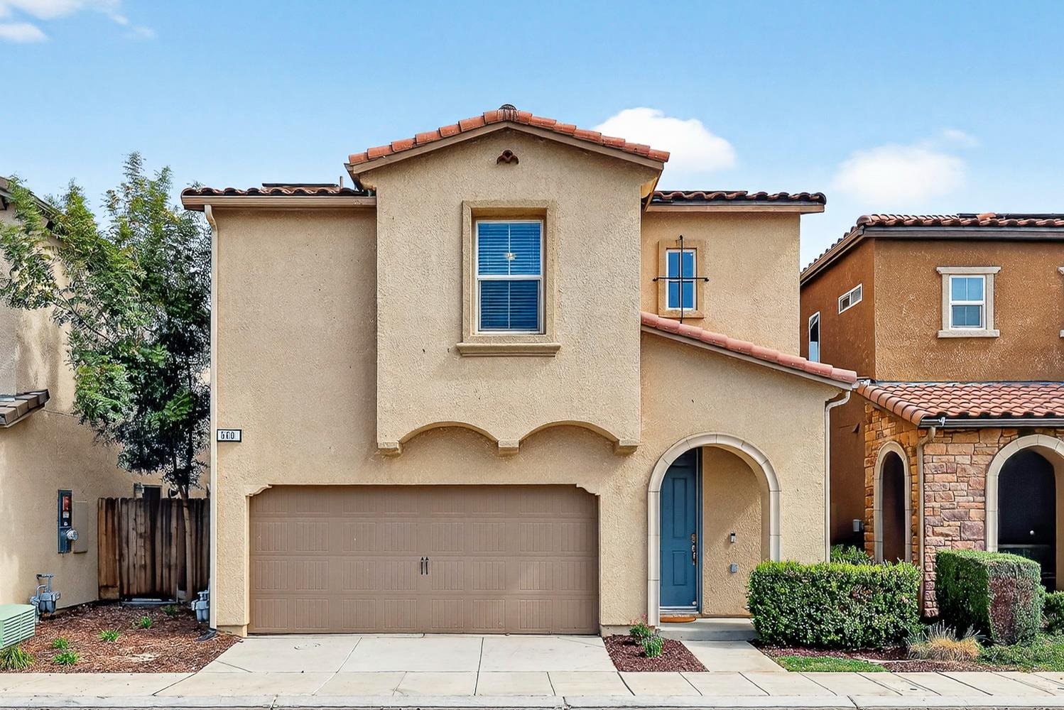 560 N Elise Ln, Fresno, CA 93727