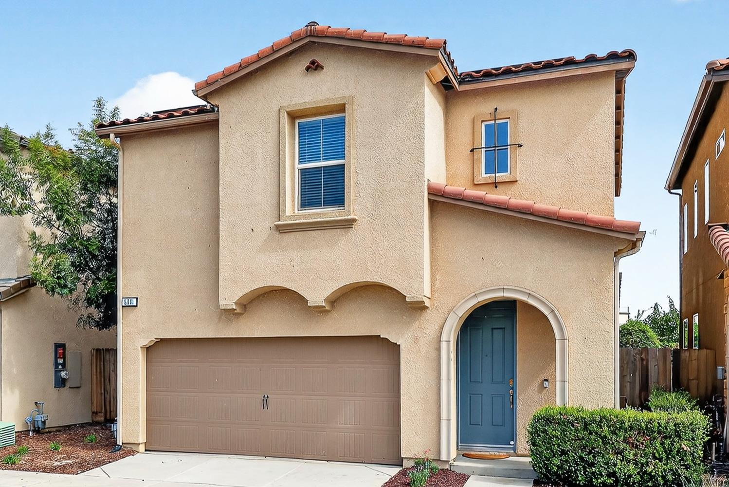 560 N Elise Ln, Fresno, CA 93727