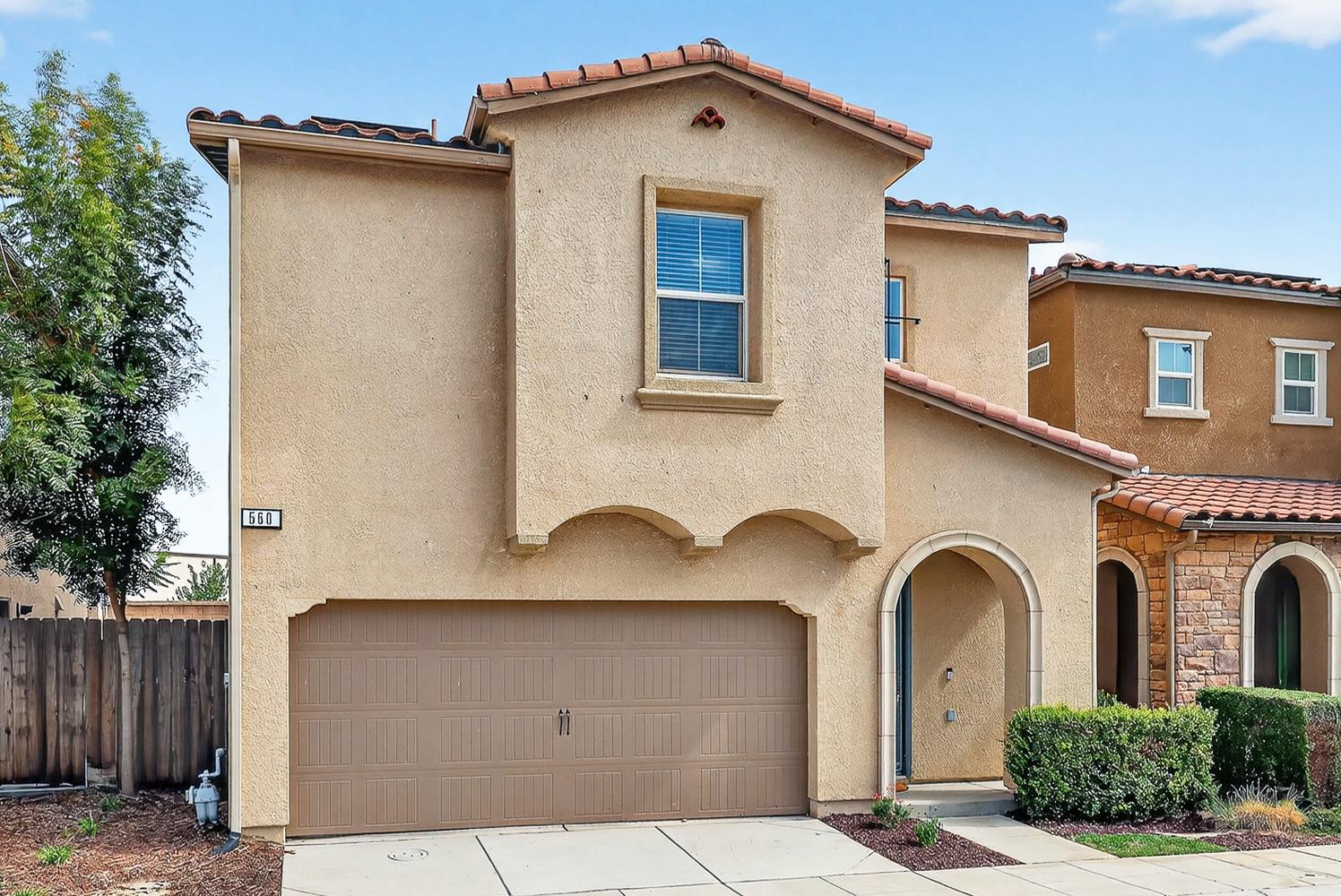 560 N Elise Ln, Fresno, CA 93727