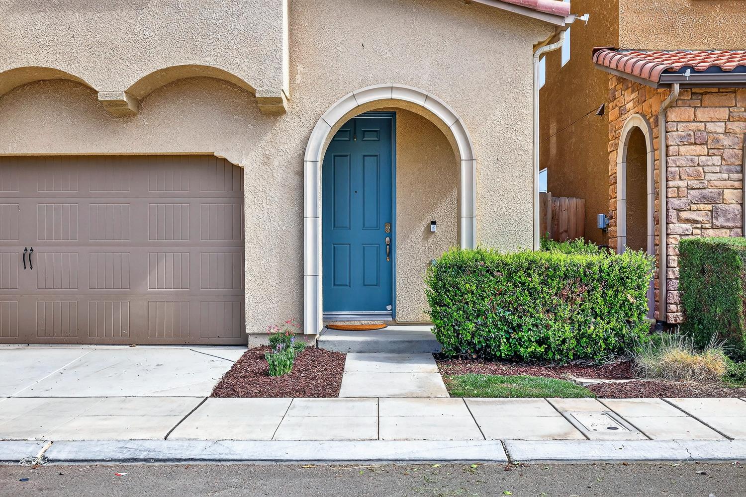 560 N Elise Ln, Fresno, CA 93727