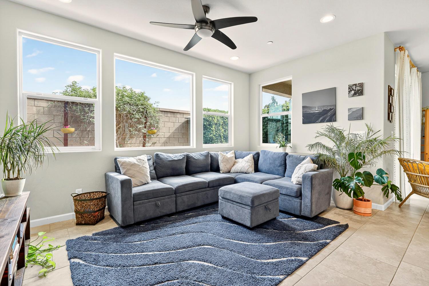 560 N Elise Ln, Fresno, CA 93727