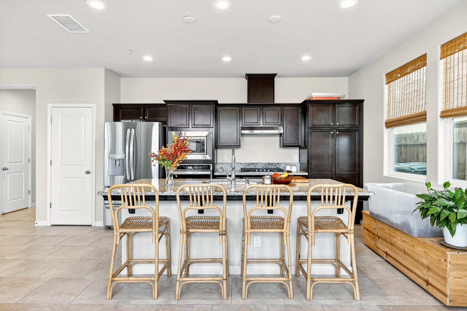 560 N Elise Ln, Fresno, CA 93727