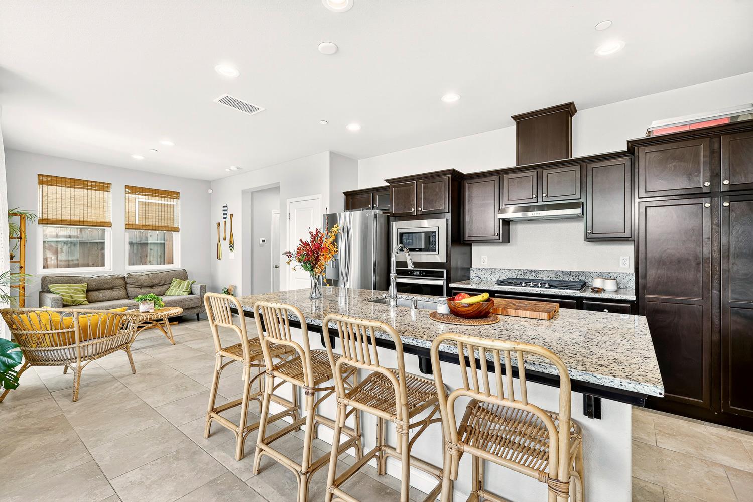 560 N Elise Ln, Fresno, CA 93727