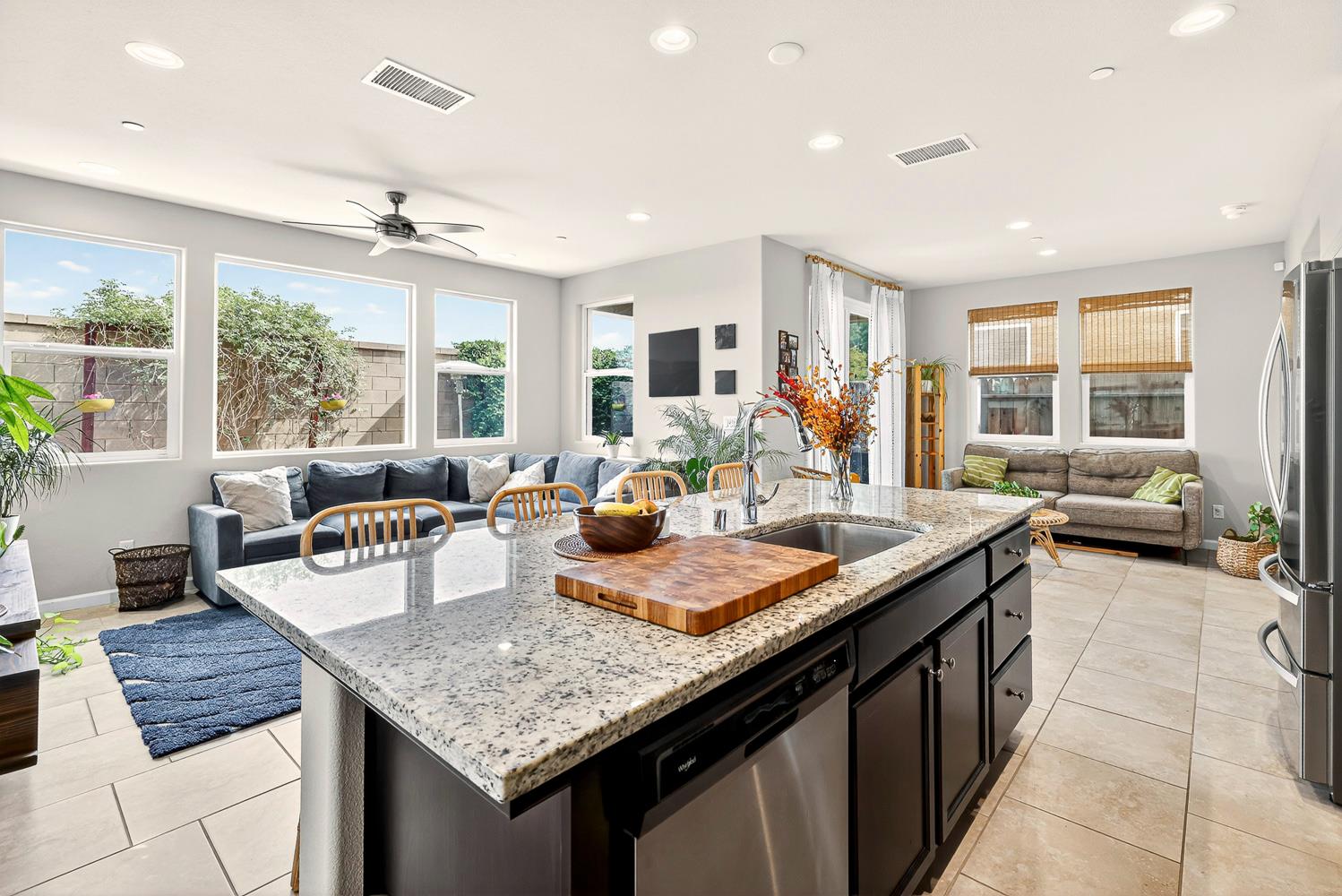 560 N Elise Ln, Fresno, CA 93727