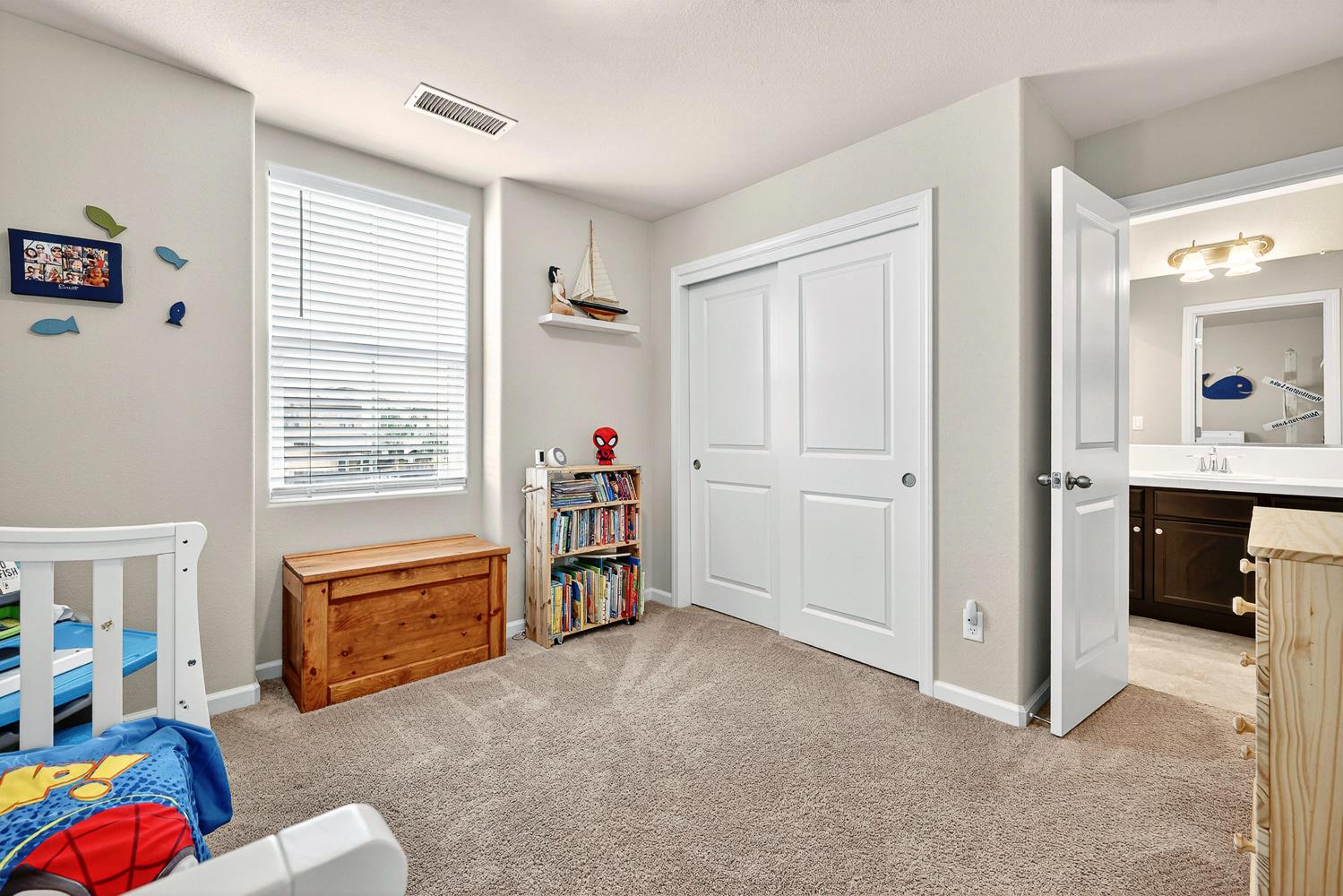 560 N Elise Ln, Fresno, CA 93727