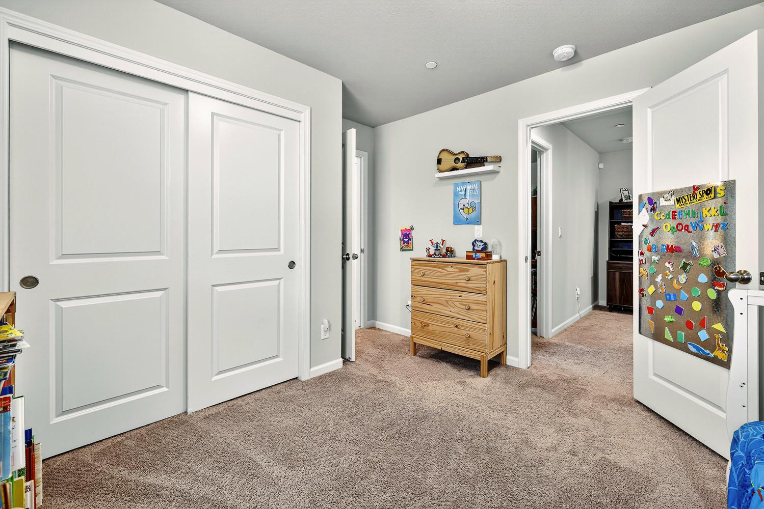 560 N Elise Ln, Fresno, CA 93727