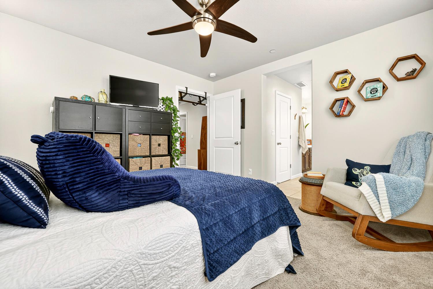 560 N Elise Ln, Fresno, CA 93727