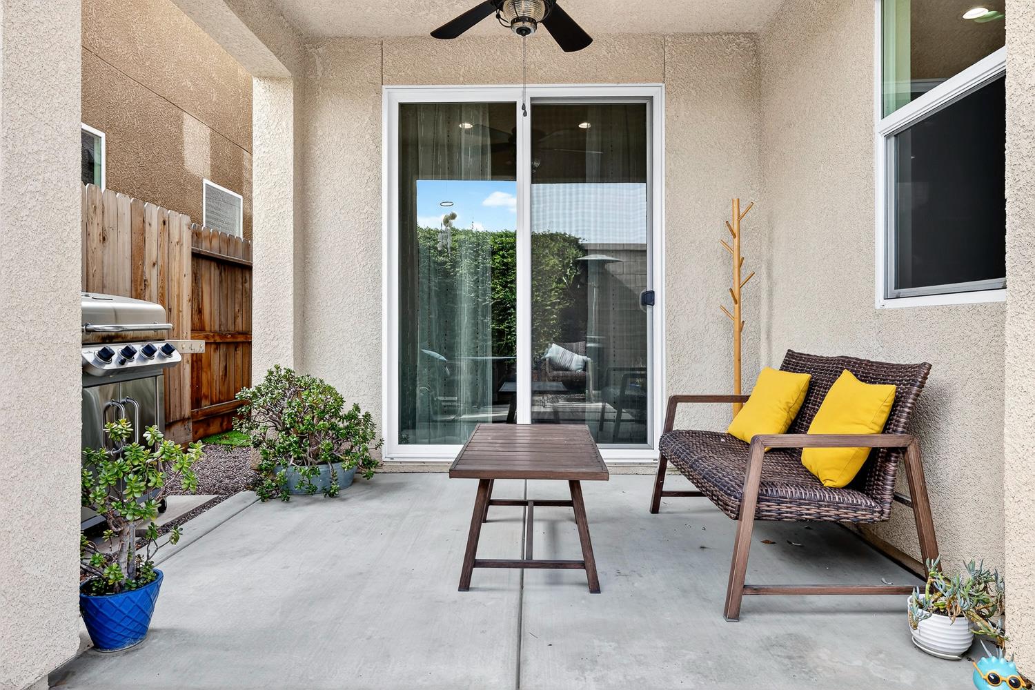 560 N Elise Ln, Fresno, CA 93727