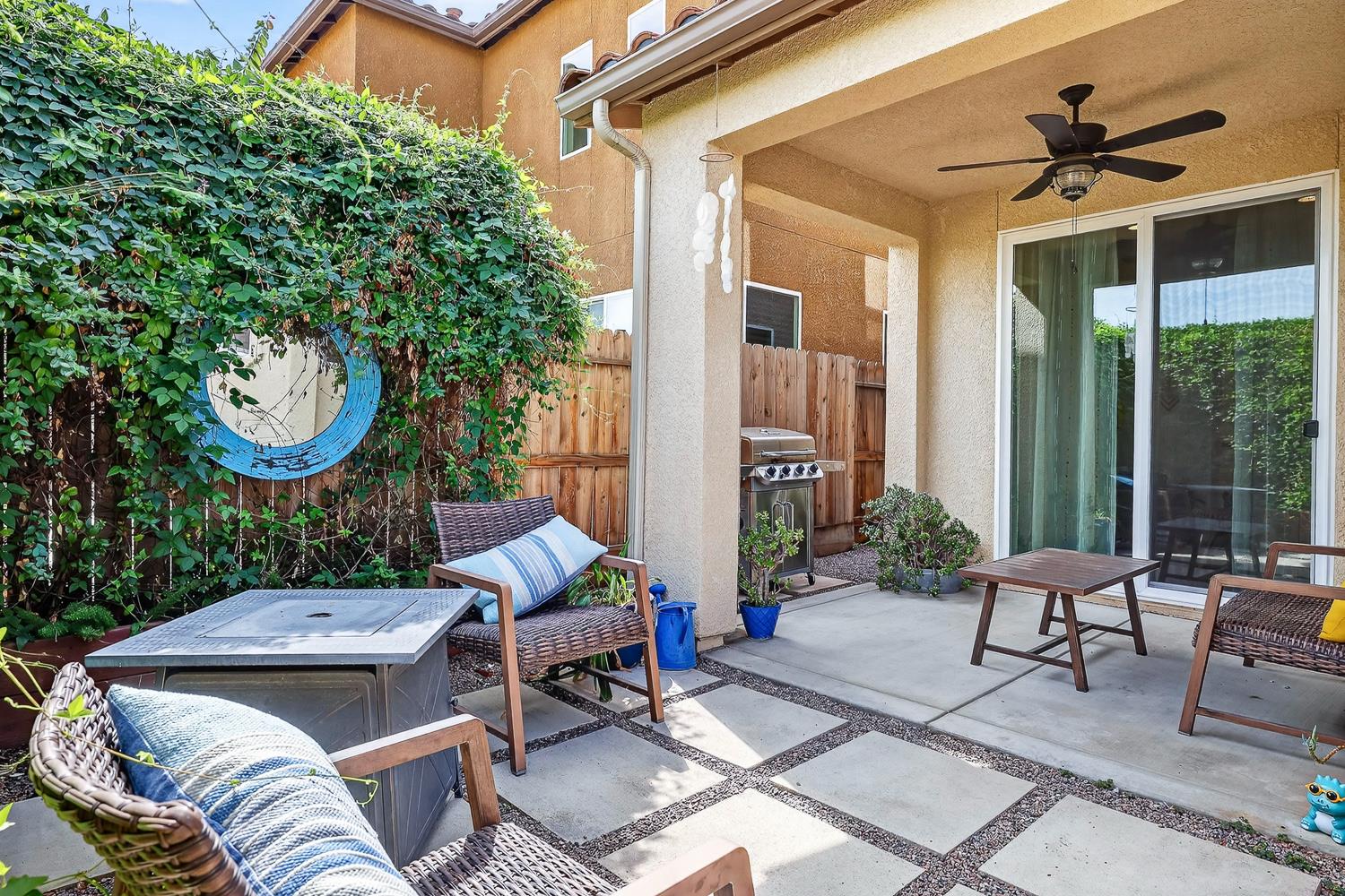 560 N Elise Ln, Fresno, CA 93727
