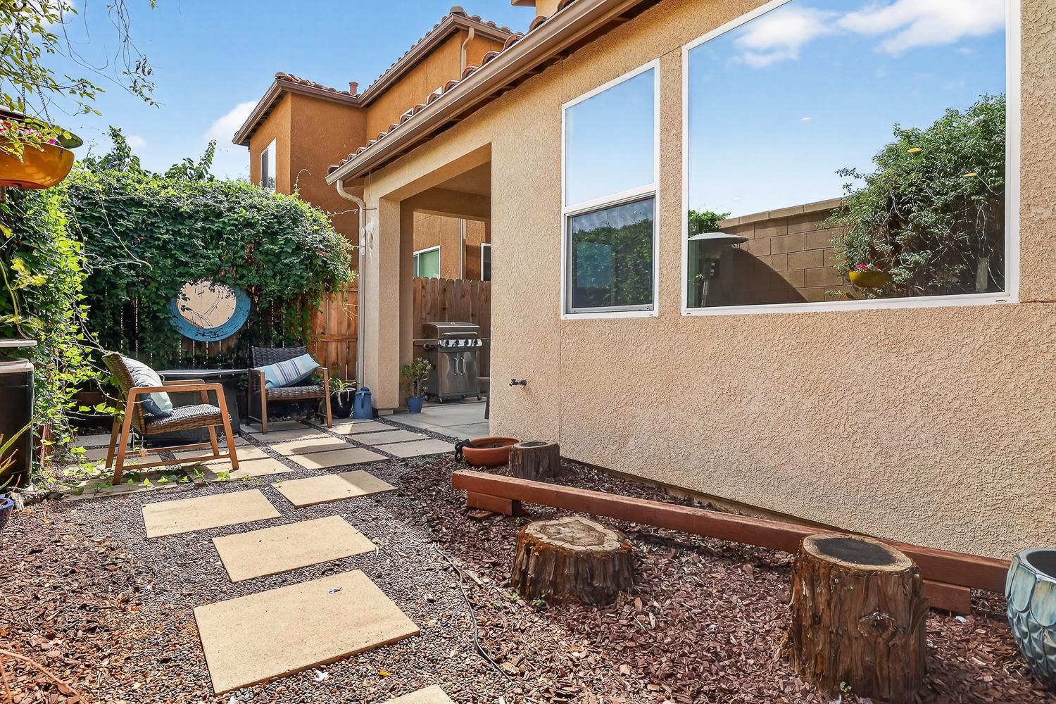 560 N Elise Ln, Fresno, CA 93727