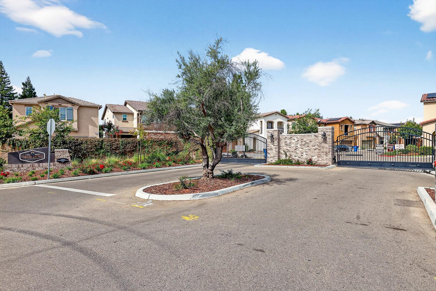 560 N Elise Ln, Fresno, CA 93727