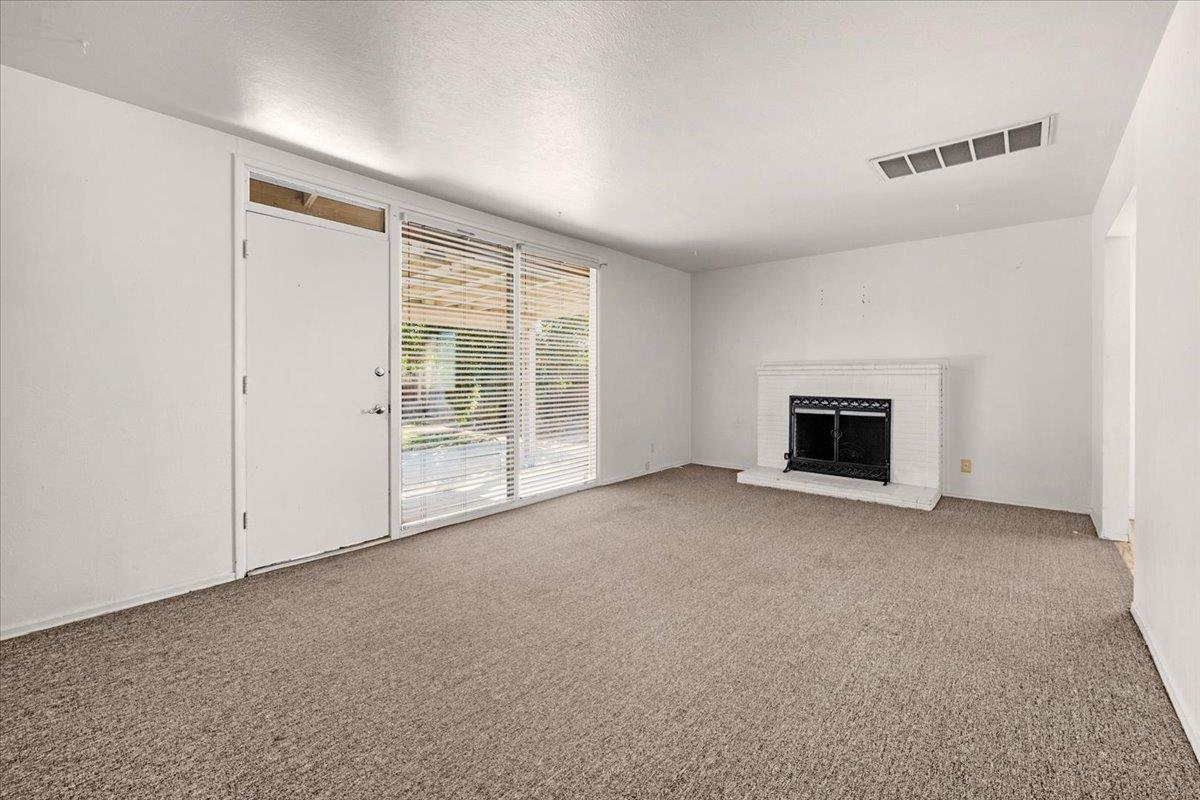 4740 N Valeria St, Fresno, CA 93726