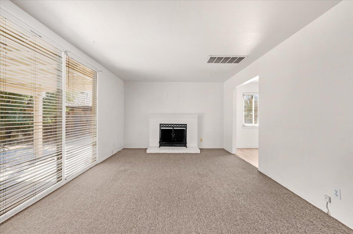 4740 N Valeria St, Fresno, CA 93726