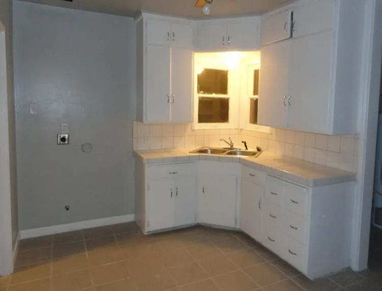 1806 E Clinton Ave, Fresno, CA 93703