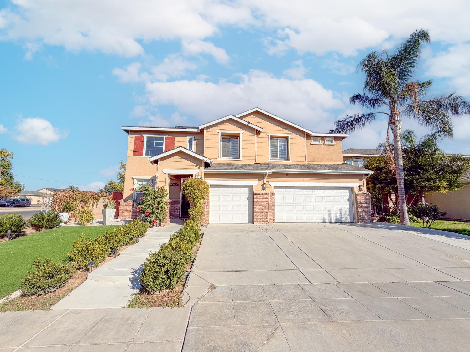 1976 N Belvedere Ave N, Fresno, CA 93722