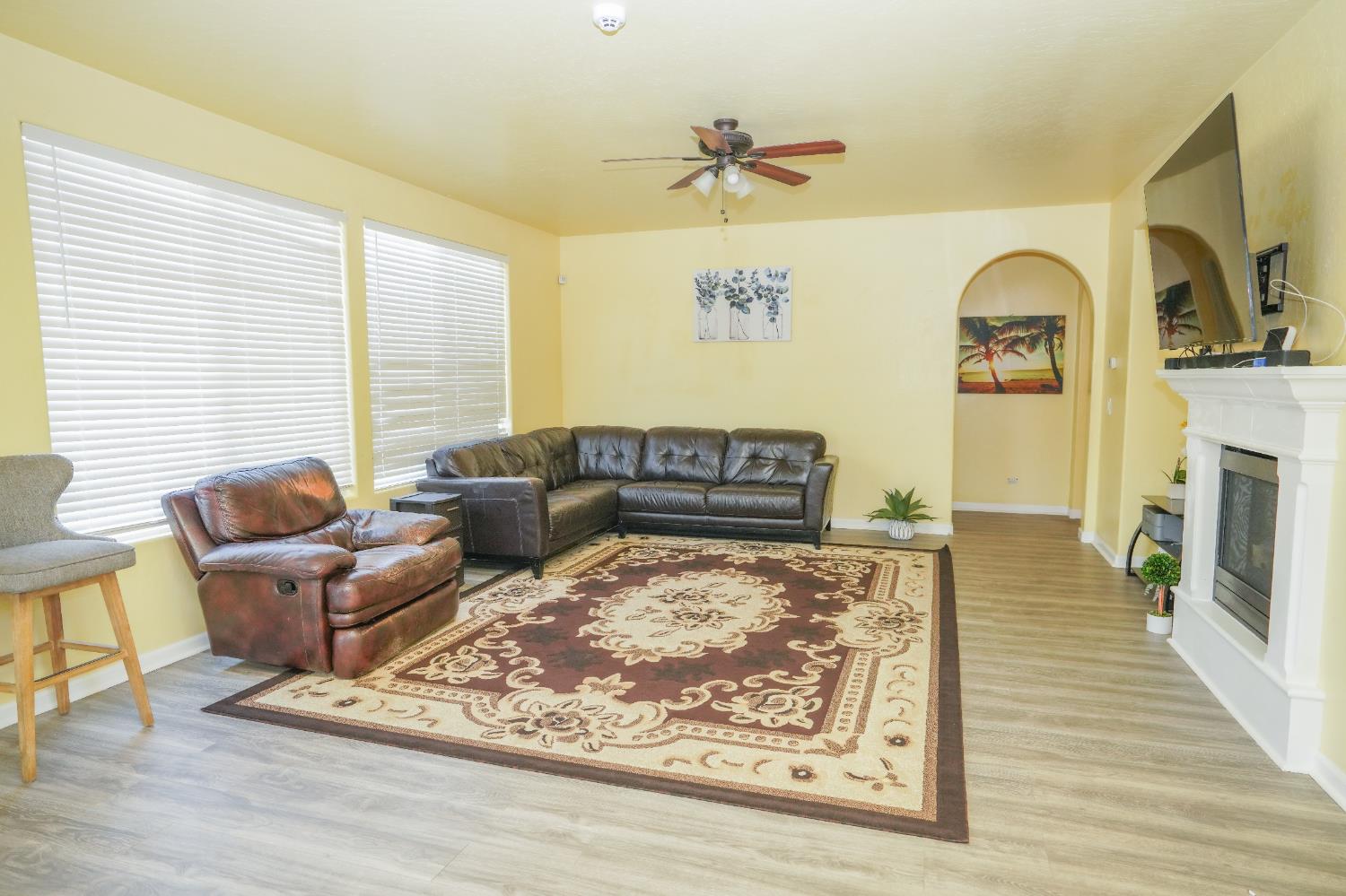 1976 N Belvedere Ave N, Fresno, CA 93722