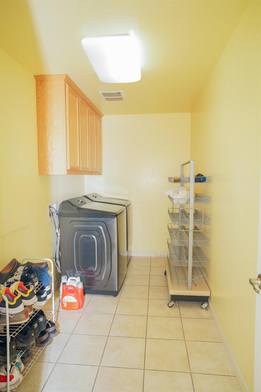1976 N Belvedere Ave N, Fresno, CA 93722