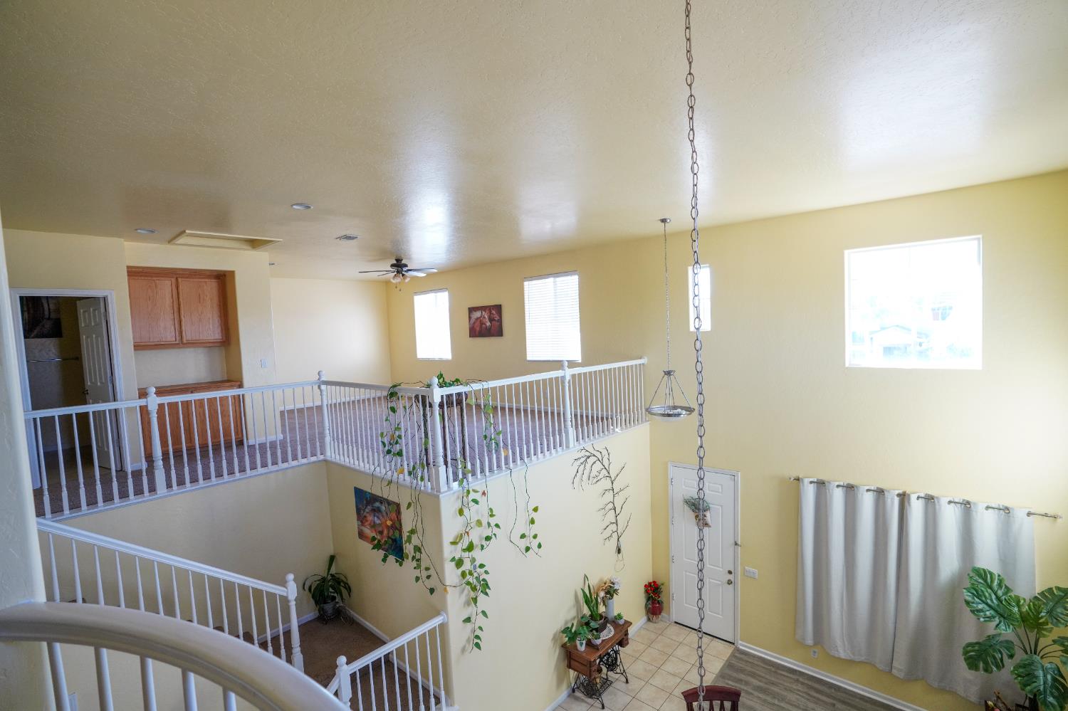 1976 N Belvedere Ave N, Fresno, CA 93722