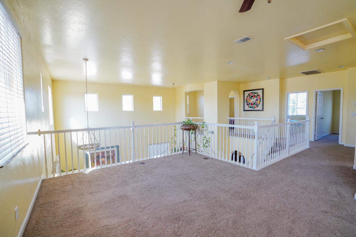 1976 N Belvedere Ave N, Fresno, CA 93722