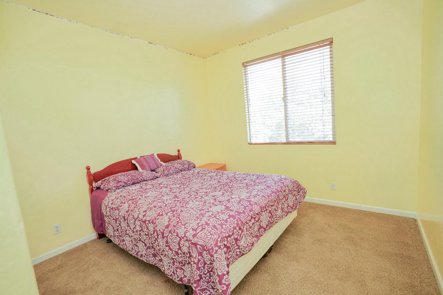 1976 N Belvedere Ave N, Fresno, CA 93722